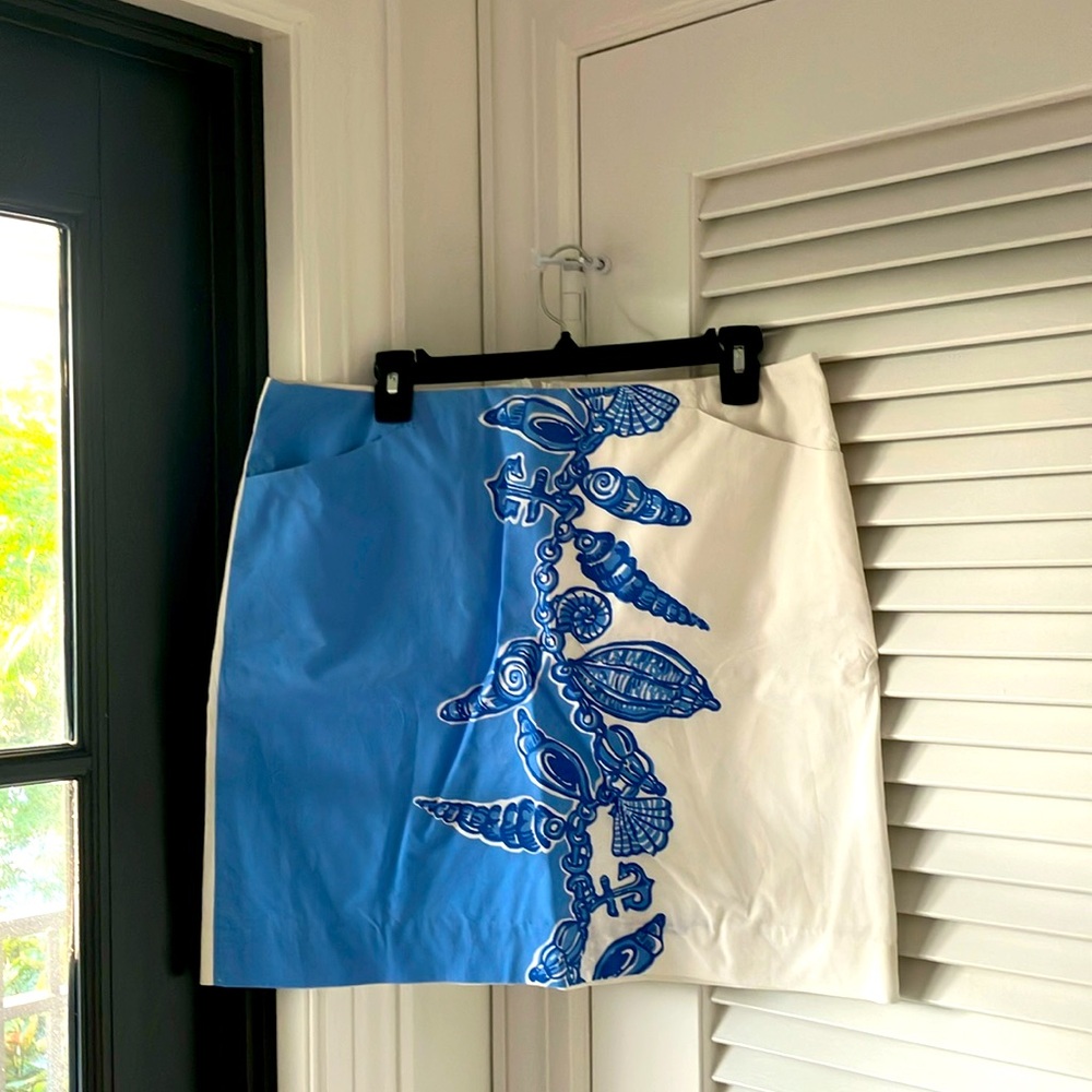 Lilly Pulitzer skirt in very good condition!